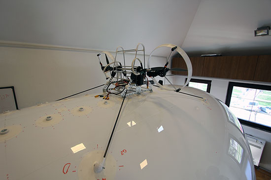 Gondola-with-carbon-tubes-to-fix-the-position-rear-view